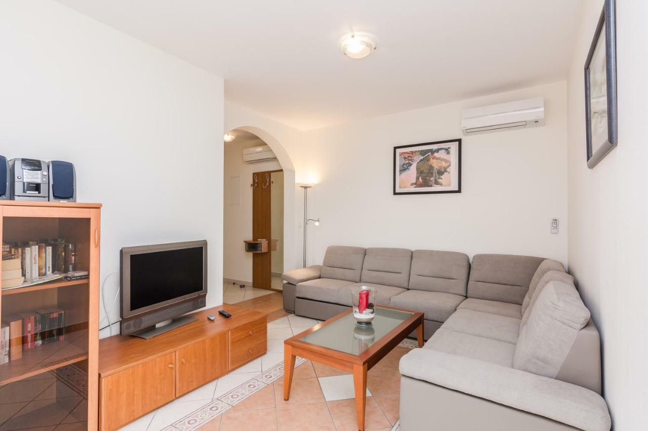 Iz Apartment Veli Iz