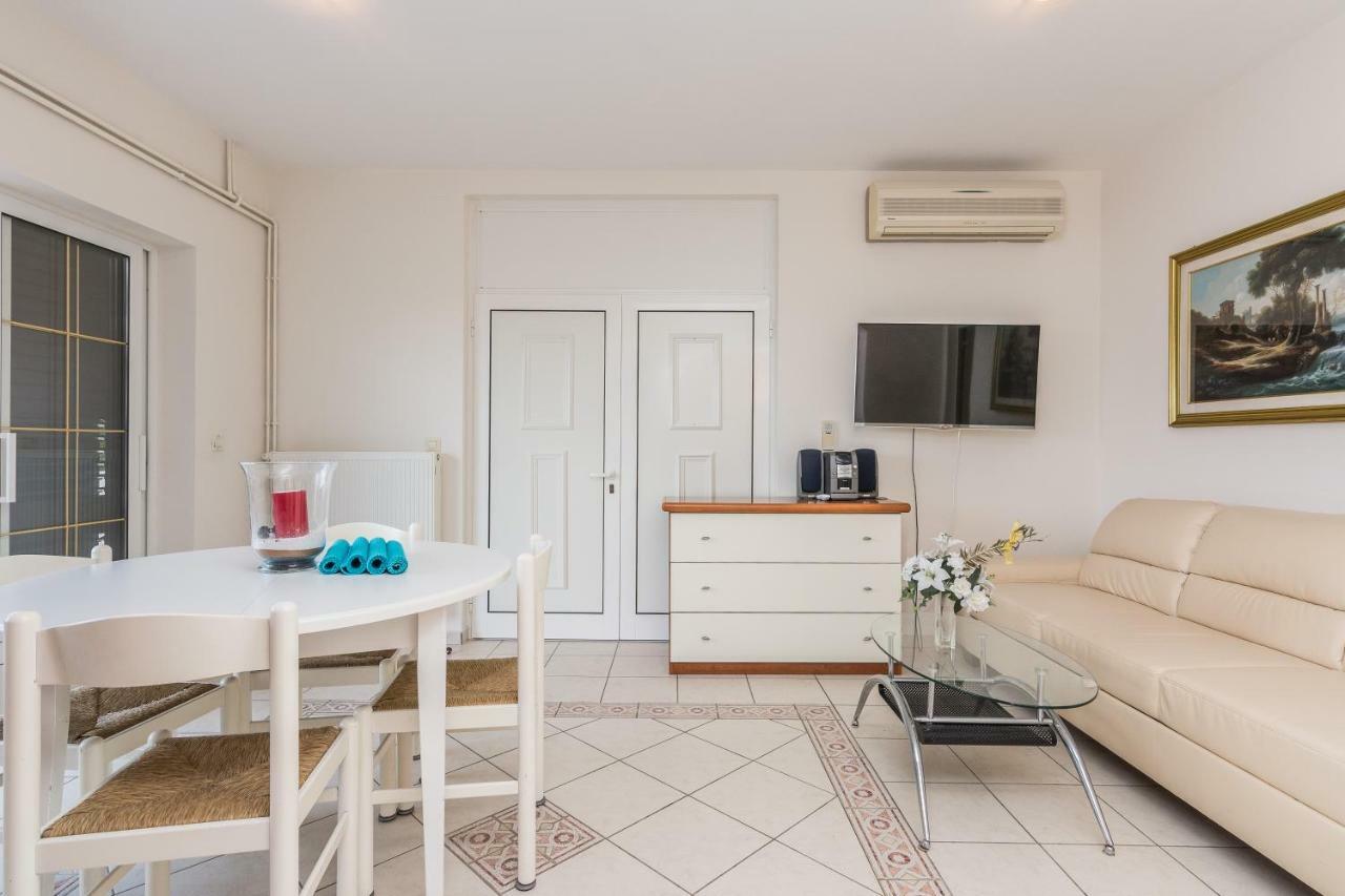 Iz Apartment *