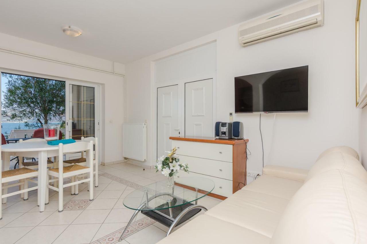 Apartment Iz *