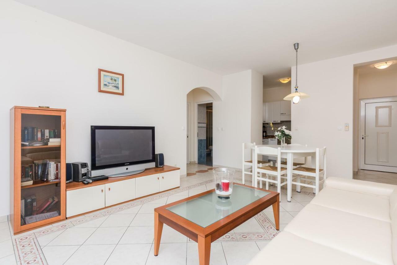 Iz Apartment Veli Iz