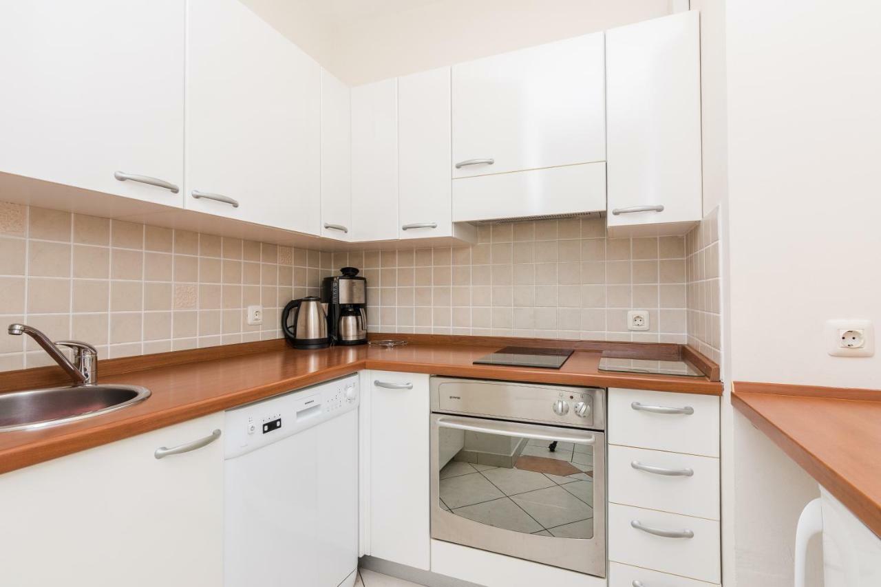 Apartment Iz *